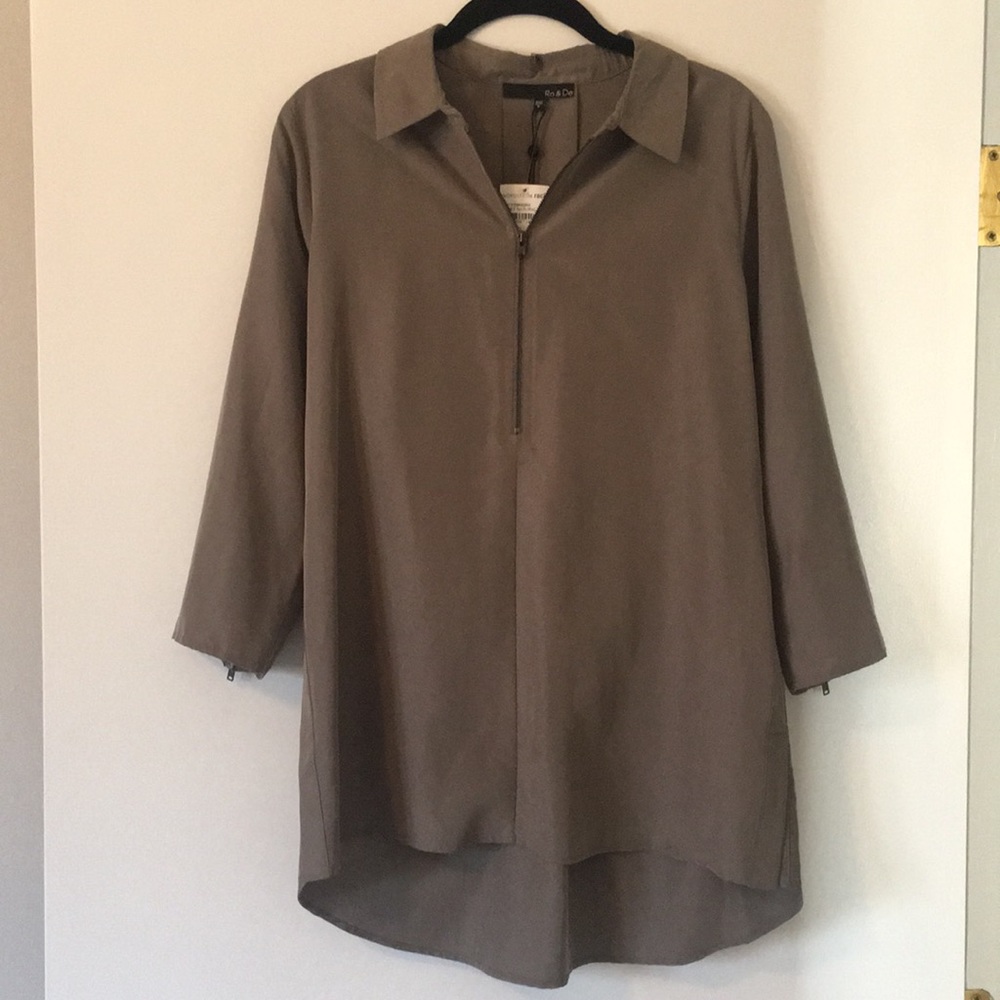 Grey top with zipper detail NWT